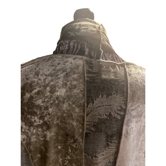 Gently used grey feather print Cardin size medium - Picture 6 of 16